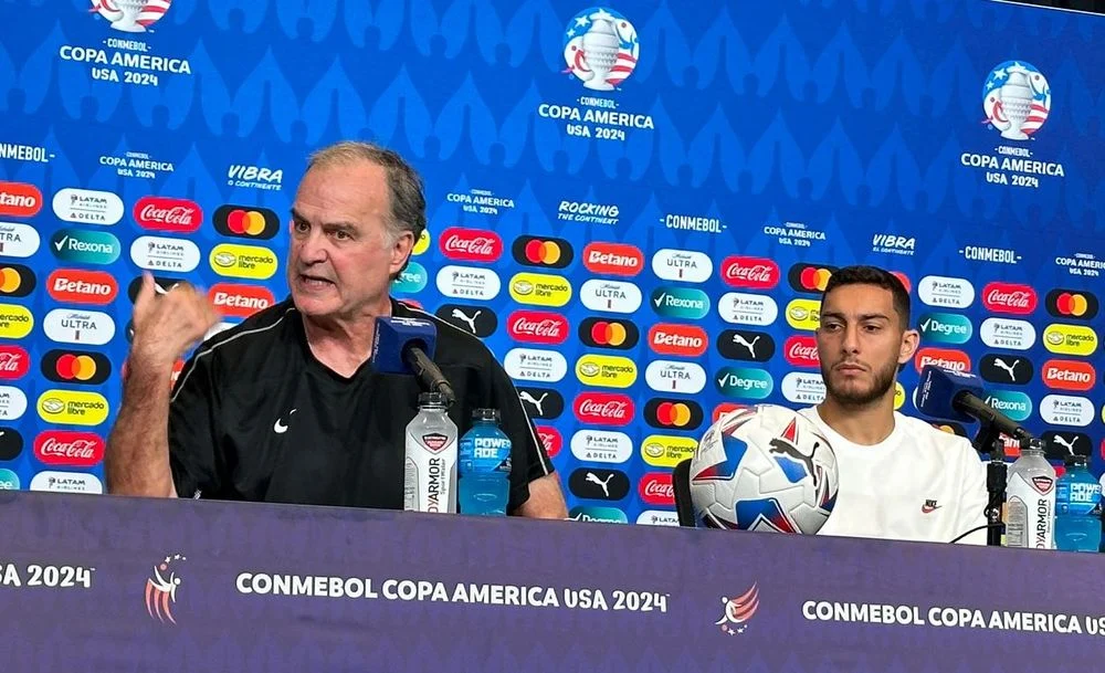 Sebastián Cáceres dan Marcelo Bielsa di Pusat Perhatian Setelah Kekalahan Uruguay di Mundial 2026
