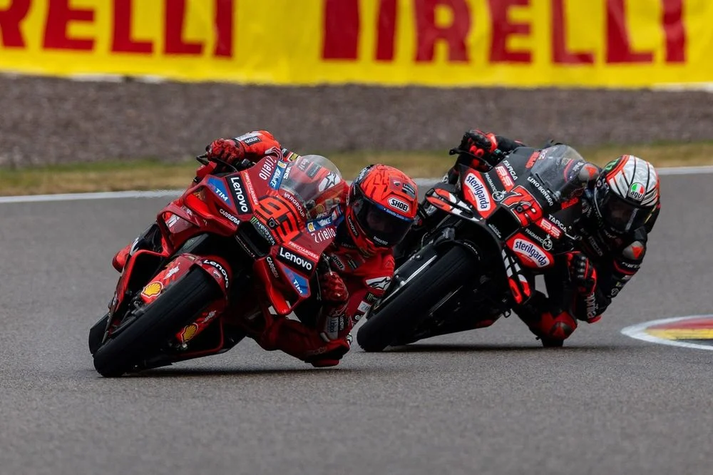 Sprint Race MotoGP Jerman 2026: Marc Marquez Dominan, Bezzecchi Absen