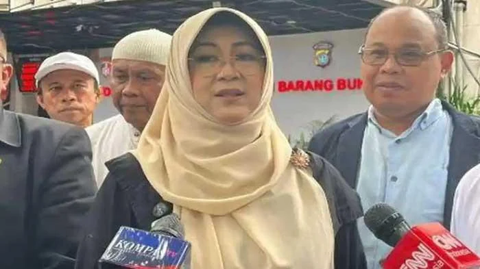 Tifauzia Tyassuma alias Dokter Tifa Dituduh Memfitnah Presiden Jokowi, Sidang Kasus Ijazah Palsu Menuai Kontroversi