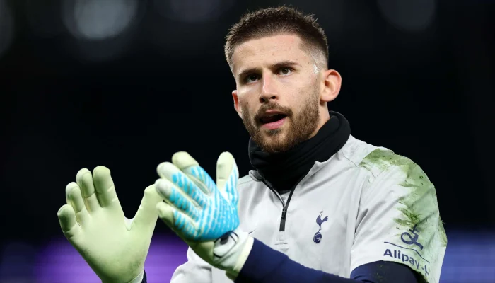Tottenham Hotspur F.C. Memulai Tur Pra-Musim dengan 35 Pemain, Sementara Juventus Incar Guglielmo Vicario