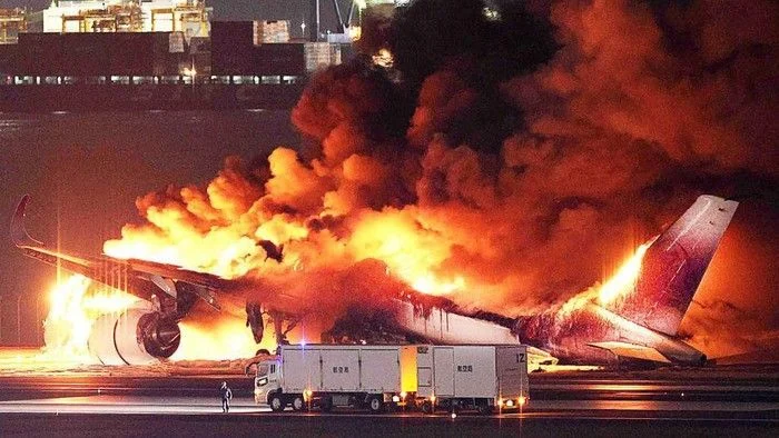 Tragedi di Langit: Insiden Pilot Melompat dari Pesawat dan Kontroversi Piala Dunia