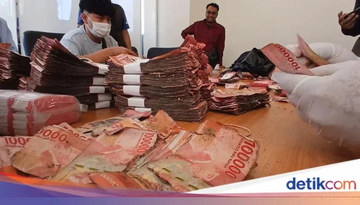 Uang Rp 1,54 Miliar Rusak Akibat Banjir Rob, Ida Murlija Menukarnya di Kantor Perwakilan Bank Indonesia Tegal