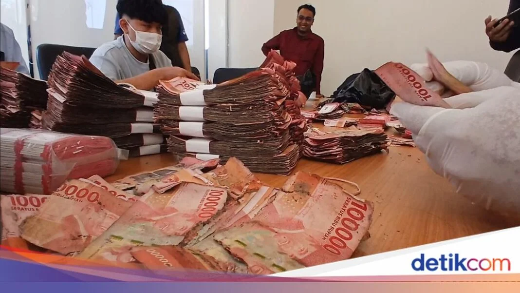Uang Rp 1,54 Miliar Rusak Akibat Banjir Rob, Ida Murlija Menukarnya di Kantor Perwakilan Bank Indonesia Tegal