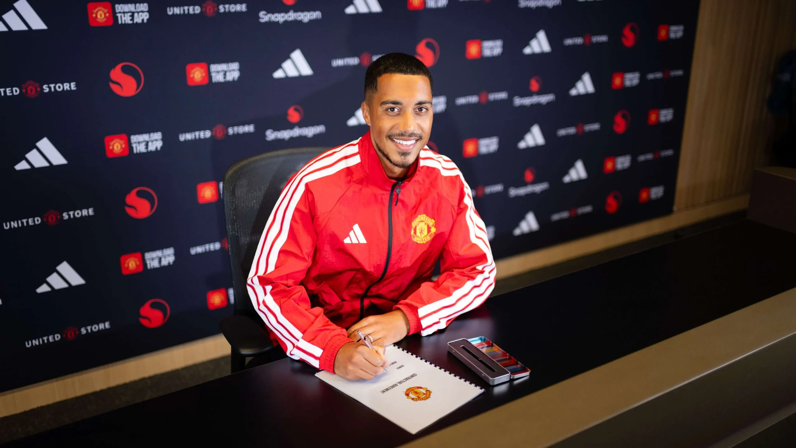 Youri Tielemans Resmi Bergabung dengan Manchester United