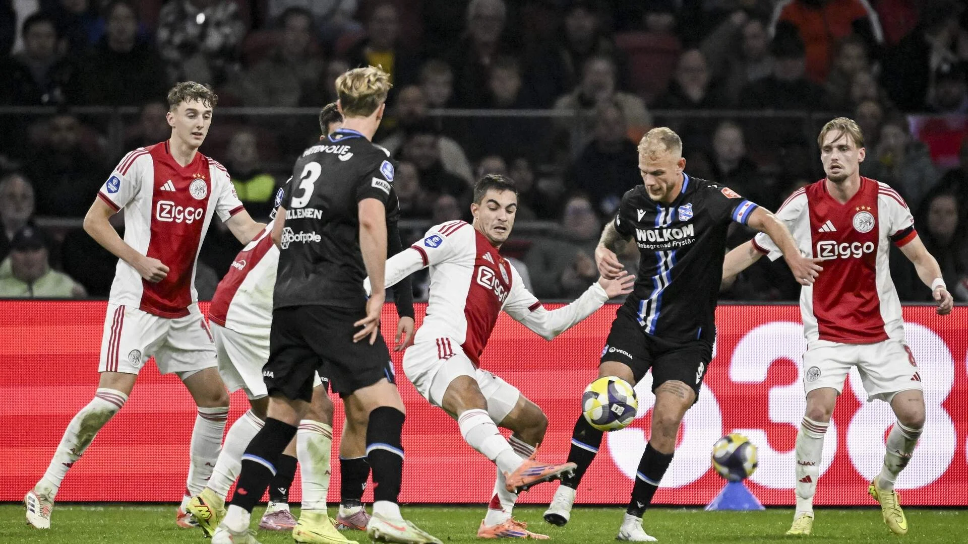 Ajax Gagal Menang Lawan Heerenveen, Míchel Sánchez: 'Kami Kurang Energi'