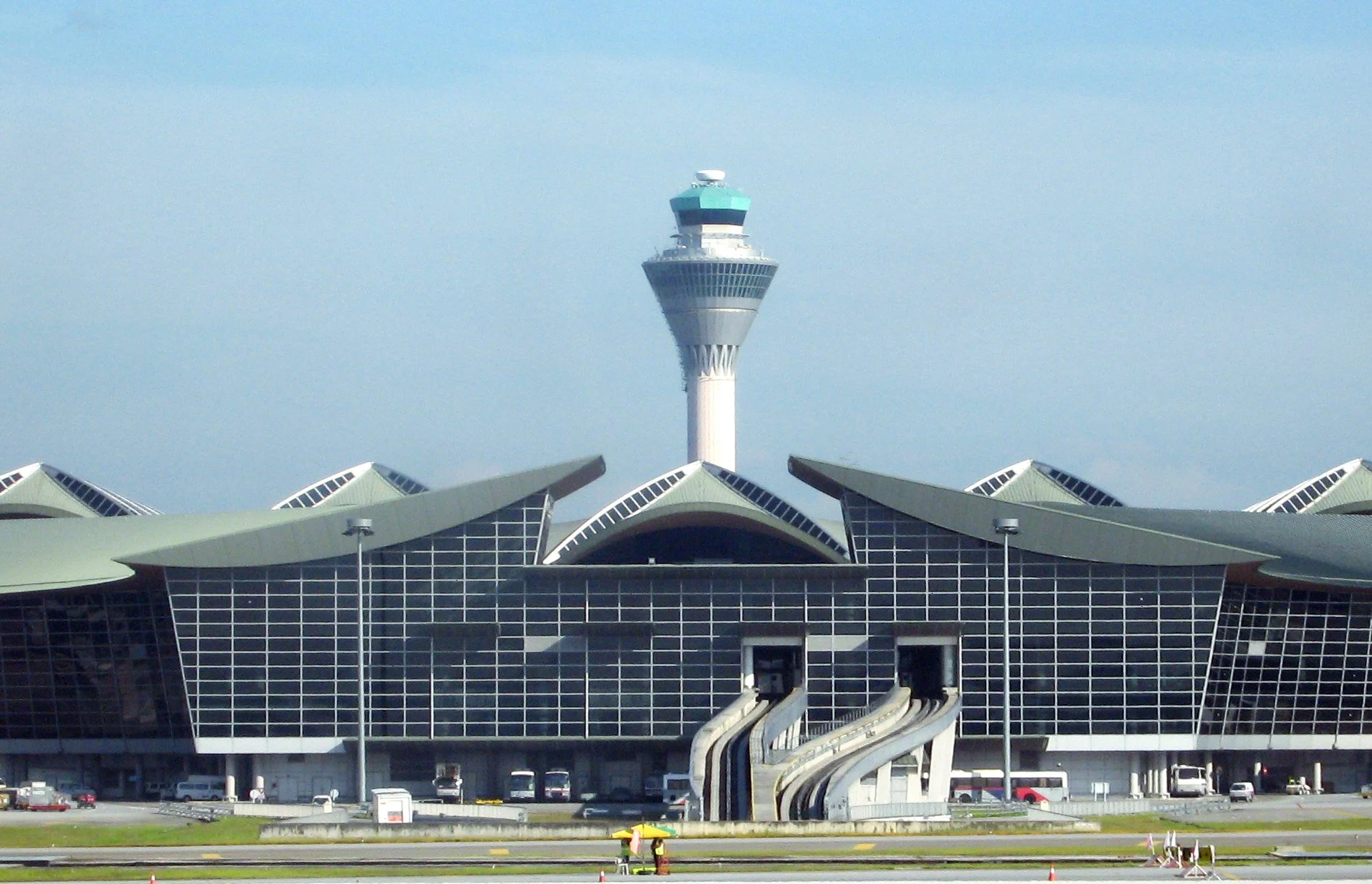 Bandara Internasional Kuala Lumpur: Informasi Terbaru tentang Penerbangan dan Penutupan Ruang Udara