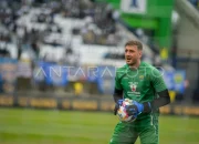 Ben Voll Siap Jadi Kiper Baru Persib Bandung?