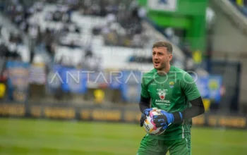 Ben Voll Siap Jadi Kiper Baru Persib Bandung?