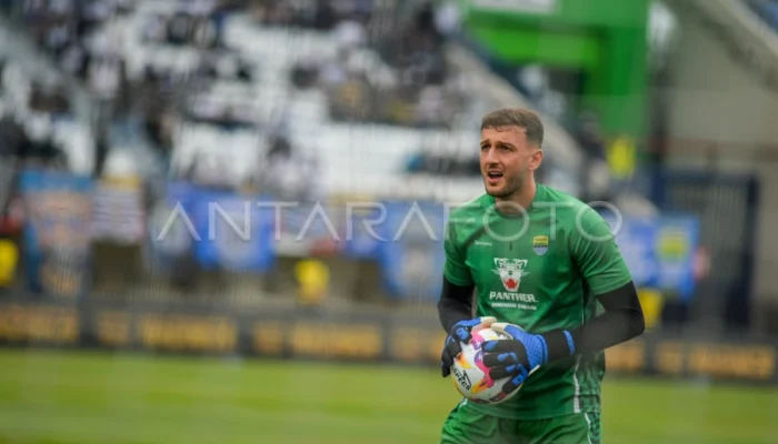 Ben Voll Siap Jadi Kiper Baru Persib Bandung?