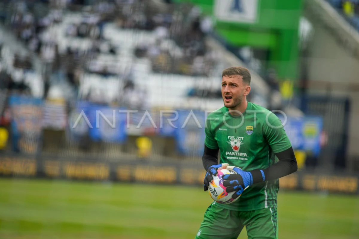 Ben Voll Siap Jadi Kiper Baru Persib Bandung?