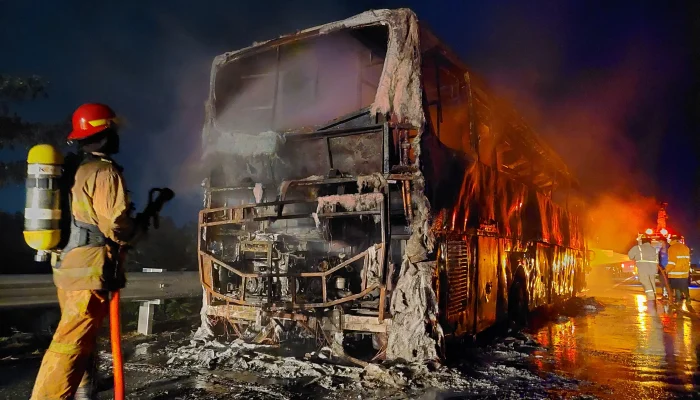 Bus Gunung Harta Terbakar di Tol Nganjuk, 30 Penumpang Selamat Berkat Aksi Cepat Kru