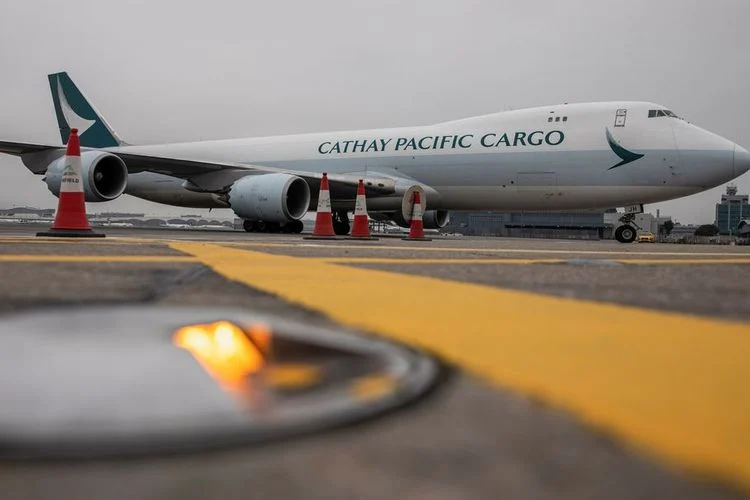 Cathay Pacific Raup Keuntungan Besar di Tengah Krisis Energi, Sementara HK Realtindo Tawarkan Properti Siap Huni