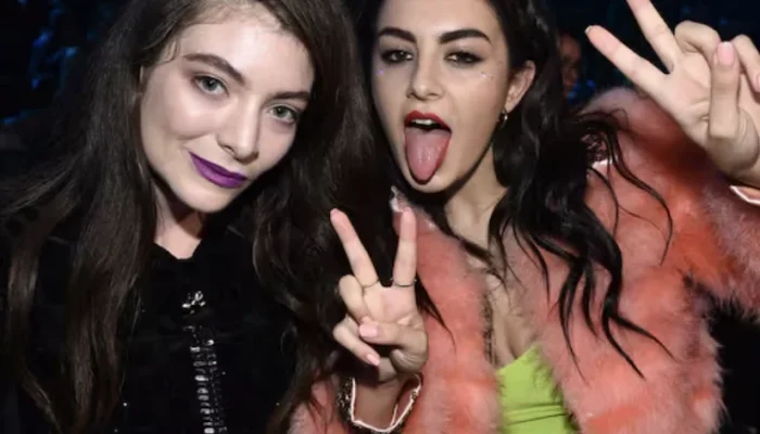 Charli XCX dan Lorde Tampil Bersama di Lollapalooza, ‘Girl, So Confusing’ Semakin Istimewa