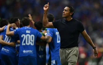 Cruz Azul Dikalahkan Atlante dengan Skor 3-2, Joel Huiqui Alami Kekecewaan Pertamanya