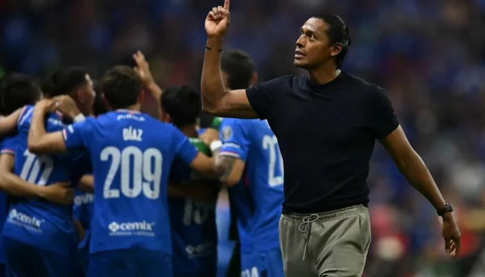 Cruz Azul Dikalahkan Atlante dengan Skor 3-2, Joel Huiqui Alami Kekecewaan Pertamanya