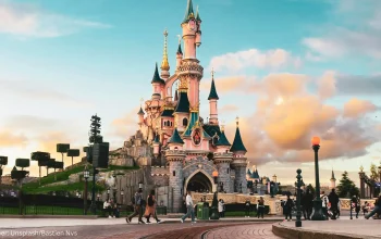 Disney: Dari Masa Depan Taman Hiburan Hingga Pengaruh Kreatif