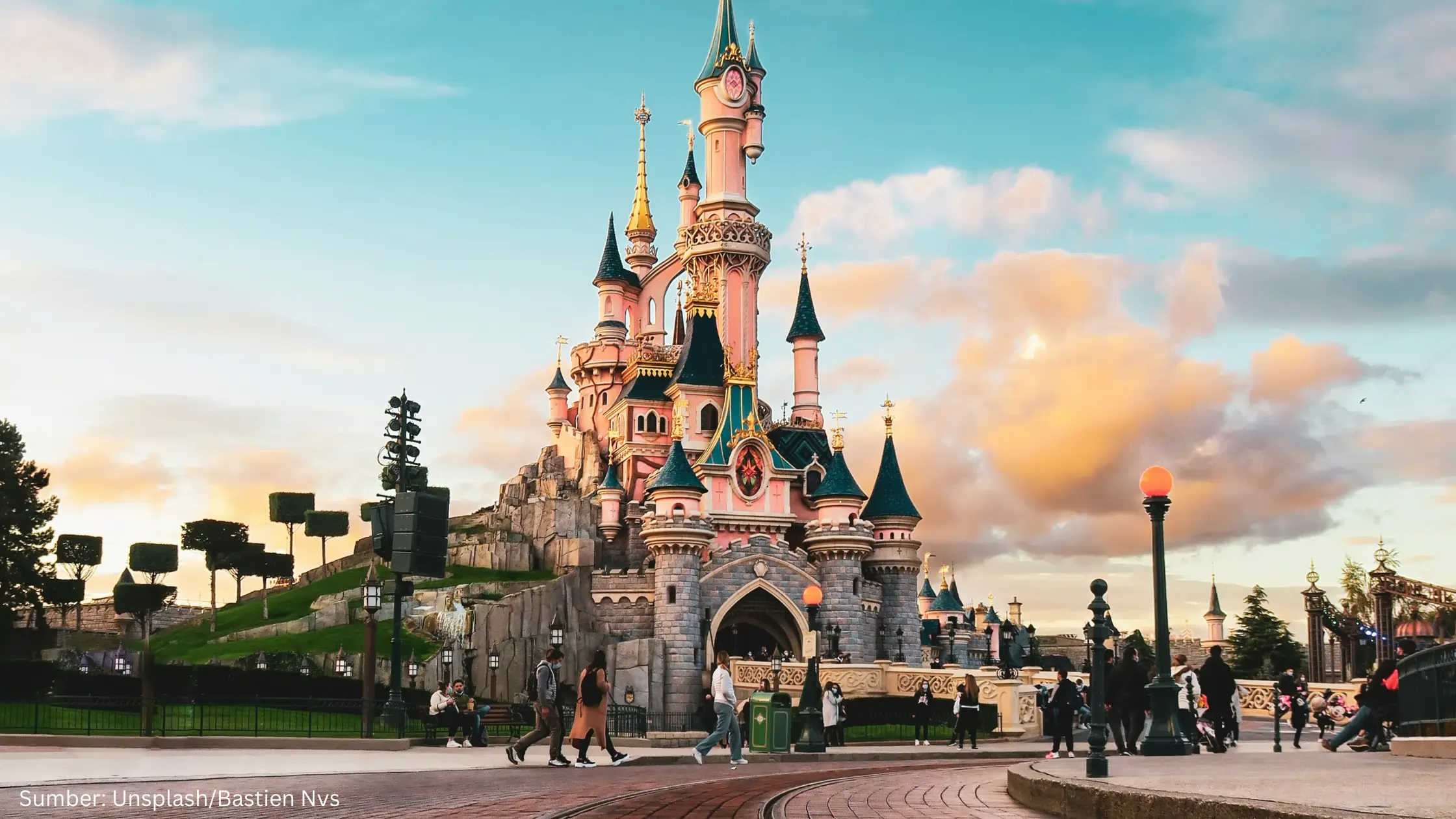 Disney: Dari Masa Depan Taman Hiburan Hingga Pengaruh Kreatif