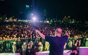 Dunia Musik Tanah Air Berduka: Eno NTRL dan Fans PAS Band Melayat ke Makam Trisno