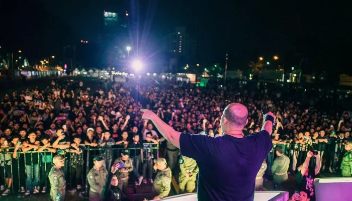 Dunia Musik Tanah Air Berduka: Eno NTRL dan Fans PAS Band Melayat ke Makam Trisno