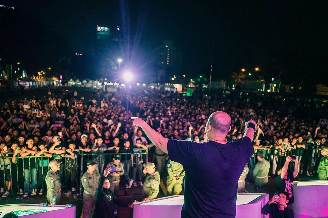 Dunia Musik Tanah Air Berduka: Eno NTRL dan Fans PAS Band Melayat ke Makam Trisno
