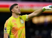 Emi Martinez: Aston Villa Siap Melepas Kiper Utama untuk Pertahankan Ezri Konsa