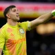 Emi Martinez: Aston Villa Siap Melepas Kiper Utama untuk Pertahankan Ezri Konsa