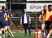 Fenerbahce Raih Keuntungan €3.8 Juta di Musim 2025-26 dan Siap untuk Merebut Bintang Sepakbola Dunia