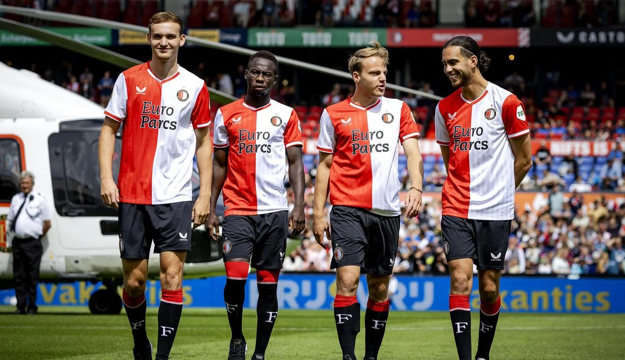 Feyenoord Hadapi Tantangan Baru: Ueda ke Premier League dan Persiapan Musim Baru