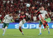 Flamengo Mengalahkan Vitória dan Mendekati Posisi Palmeiras di Brasileirão