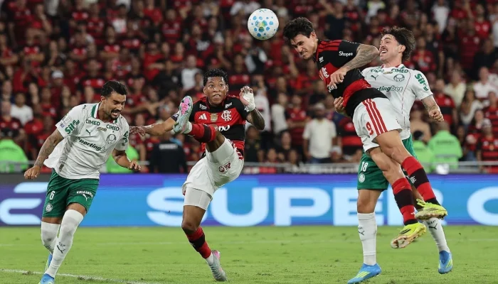 Flamengo Mengalahkan Vitória dan Mendekati Posisi Palmeiras di Brasileirão