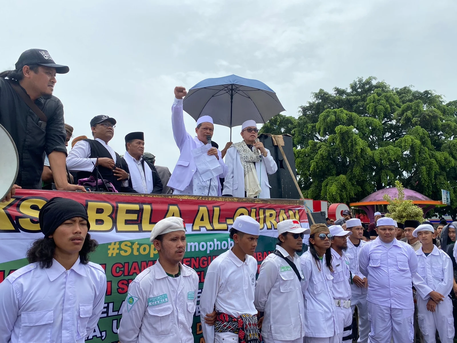 Gedung OT Digerebek Massa, Aksi Bela Al-Quran Imbas Promo Miras