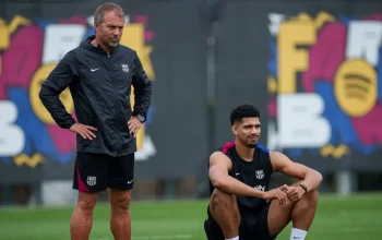 Hansi Flick Berbicara Tentang Masa Depan Ronald Araujo di Barcelona