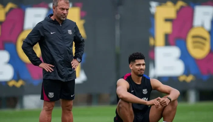 Hansi Flick Berbicara Tentang Masa Depan Ronald Araujo di Barcelona