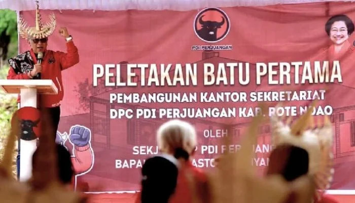Hasto Kristiyanto Hadiri Peletakan Batu Pertama Kantor DPC PDIP Samosir