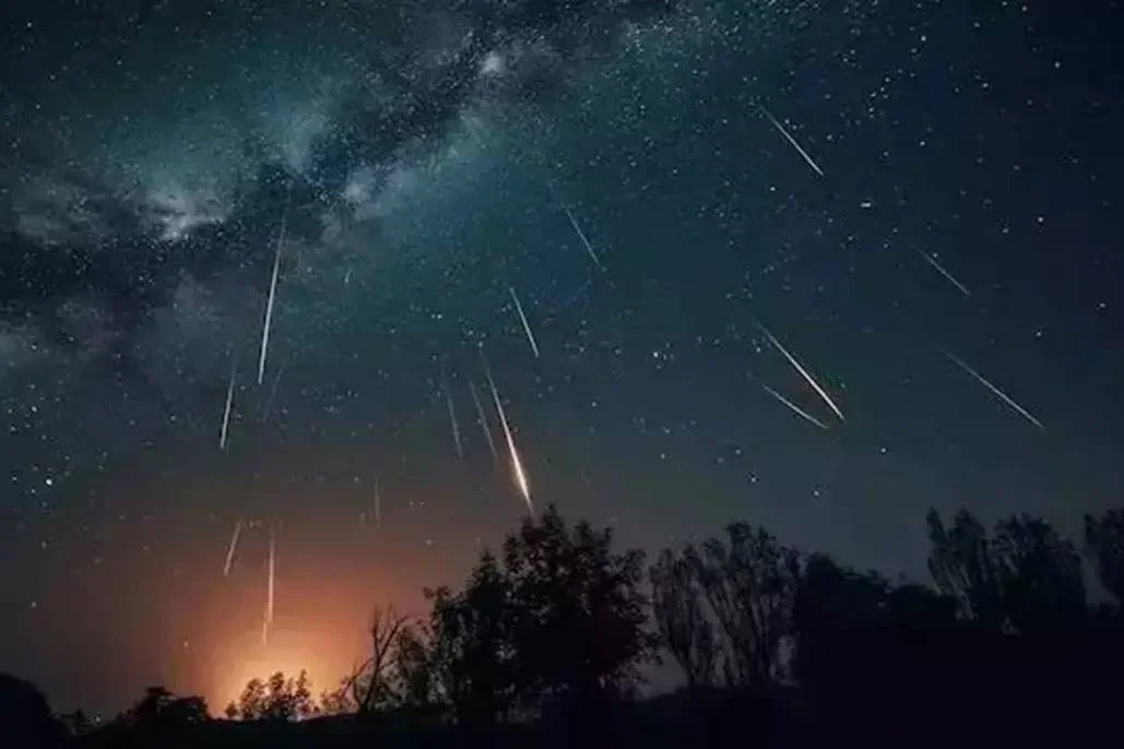 Hujan Meteor Perseid Mencapai Puncaknya: Fenomena Langit yang Menarik