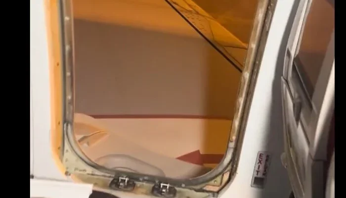Insiden Batik Air: Penumpang Coba Buka Pintu Darurat di Udara dan Upacara HUT RI di Bawah Air