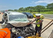 Insiden Kejar-Kejaran di Tol Semarang: Xpander Tabrak Palang Tol