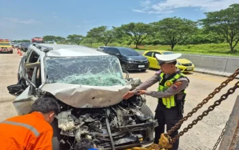 Insiden Kejar-Kejaran di Tol Semarang: Xpander Tabrak Palang Tol