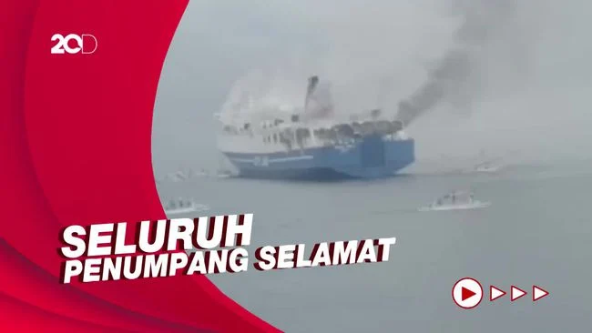 Kapal Mutiara Sentosa 2 Terbakar di Perairan Sumenep, Ratusan Penumpang Terjebak