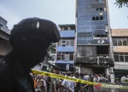 Kebakaran Gedung Bapenda DKI Jakarta: Polisi Selidiki Penyebab dan Mengambil Sampel