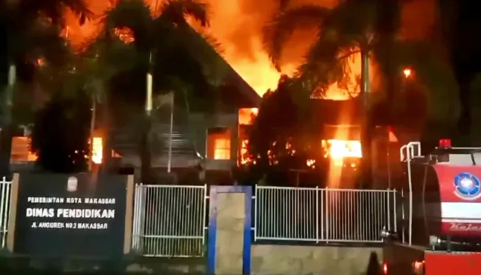 Kebakaran Mal Nipah Makassar: Penyebab Belum Diketahui, Operasional Tetap Berjalan