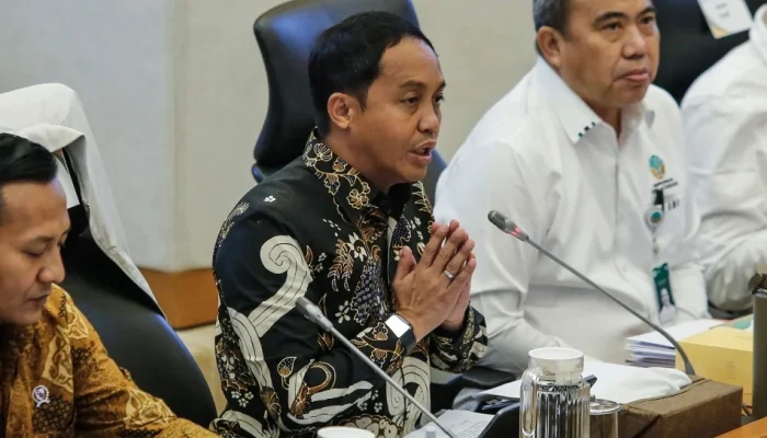 KPK Selidiki Kasus Suap Bupati Kuansing ke Menhut Raja Juli Antoni