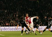 Maarten Paes Memulai Debutnya sebagai Starter di Ajax Amsterdam, Membantu Timnya Meraih Kemenangan 3-1 atas Shelbourne