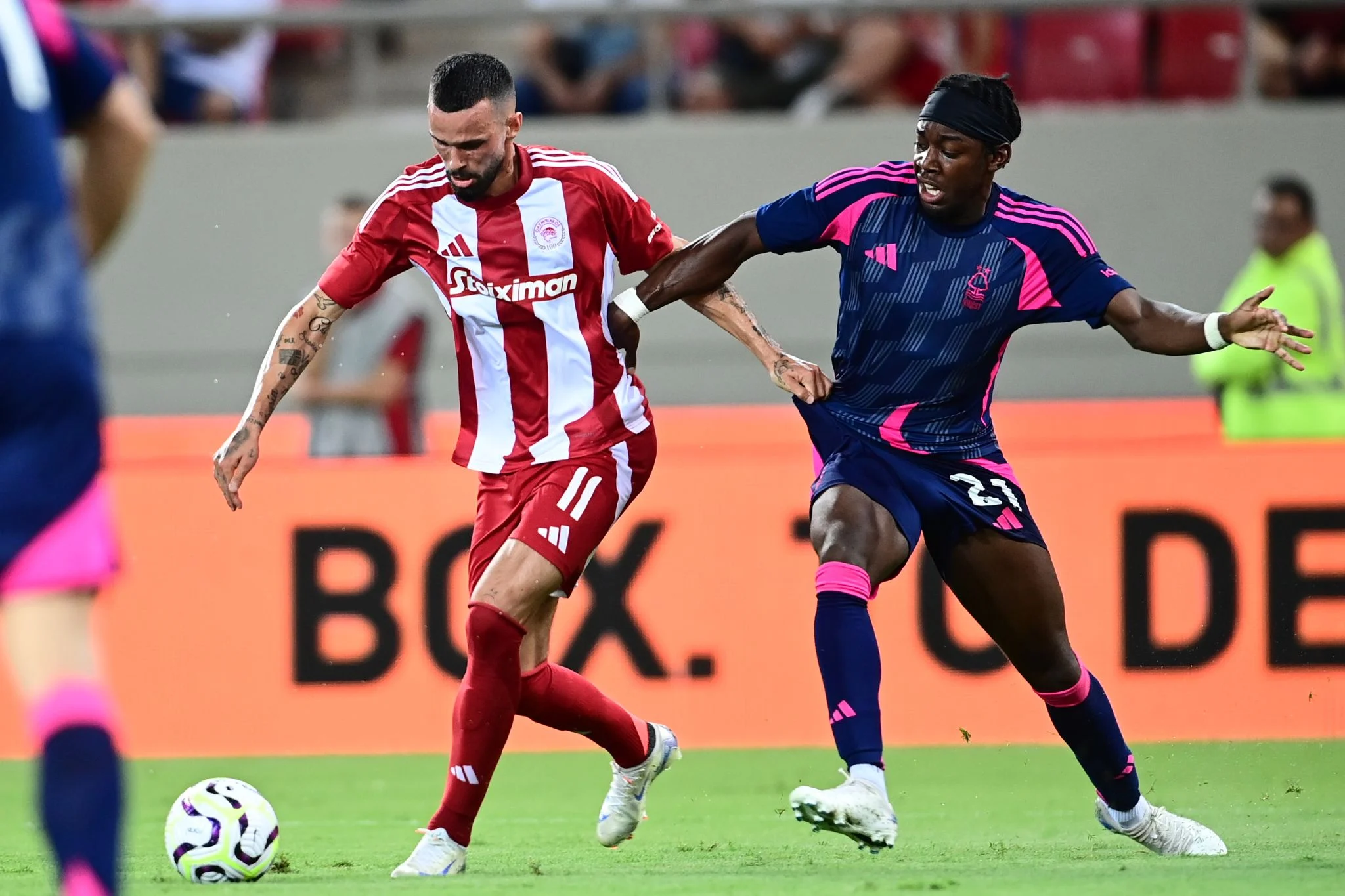 Olympiacos dan Nottingham Forest: Dua Tim yang Terlibat dalam Kontroversi Sepakbola