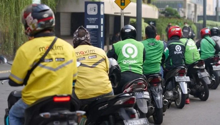 Pengemudi Ojol Mengalami Peningkatan Pendapatan Berkat Kebijakan Baru Pemerintah