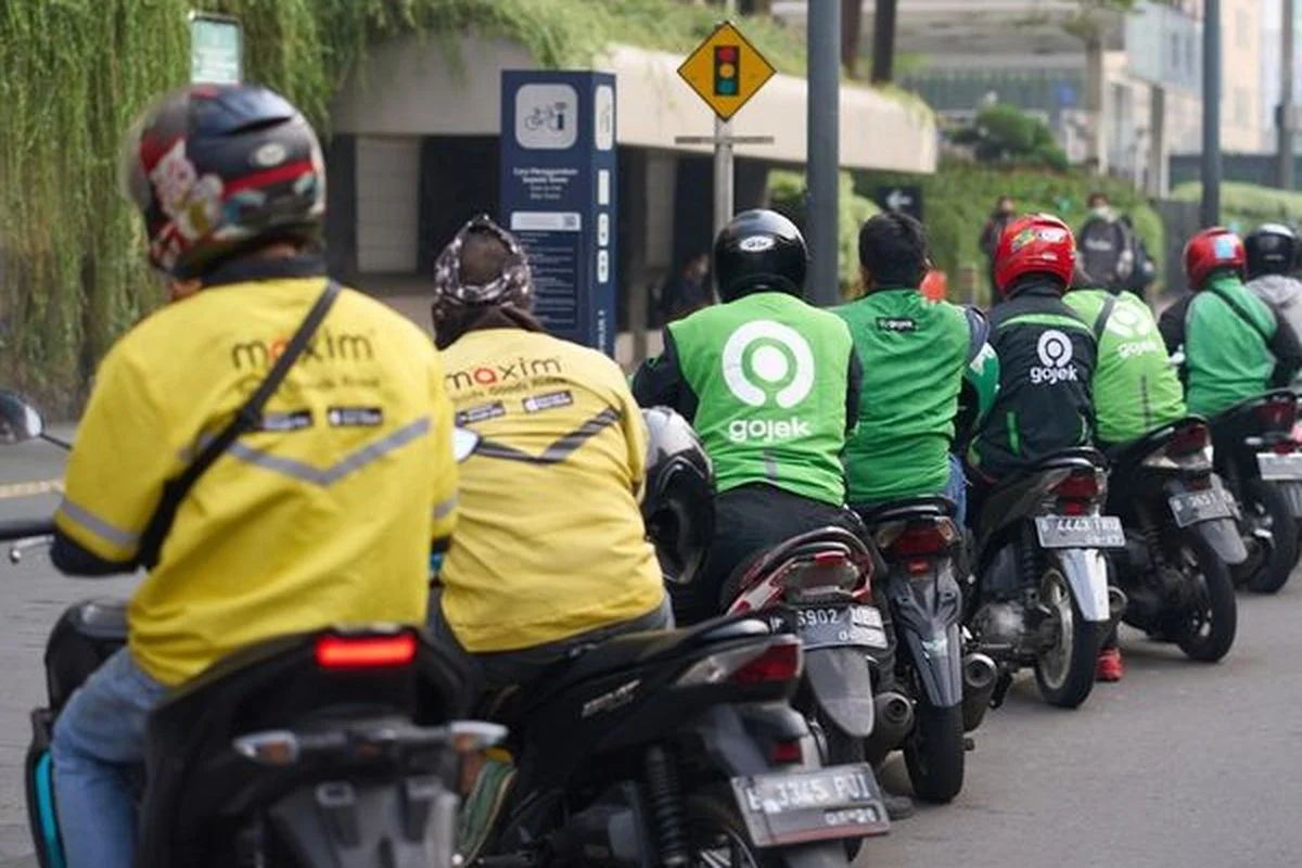 Pengemudi Ojol Mengalami Peningkatan Pendapatan Berkat Kebijakan Baru Pemerintah