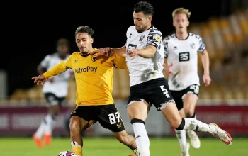 Pertandingan Wolves vs Port Vale Berakhir dengan Kekacauan di Tribun