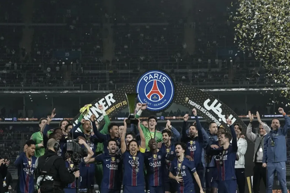 PSG Juara Piala Super Eropa 2026, Mazraoui Ungkap Rahasia Kemenangan Manchester United