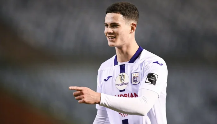 Robbie Ure Bergabung dengan Sevilla FC: Masa Depan Cerah untuk Striker Muda Scotland
