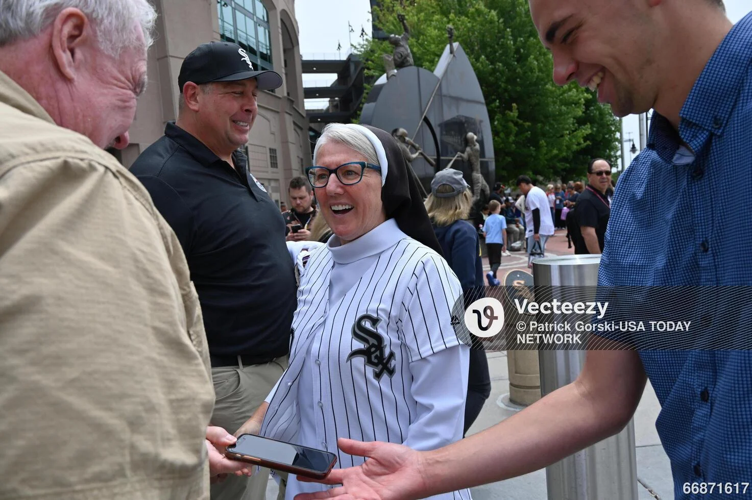 Sister Mary Jo: Malam Paus di White Sox Mirip dengan Kebangunan Besar Gereja